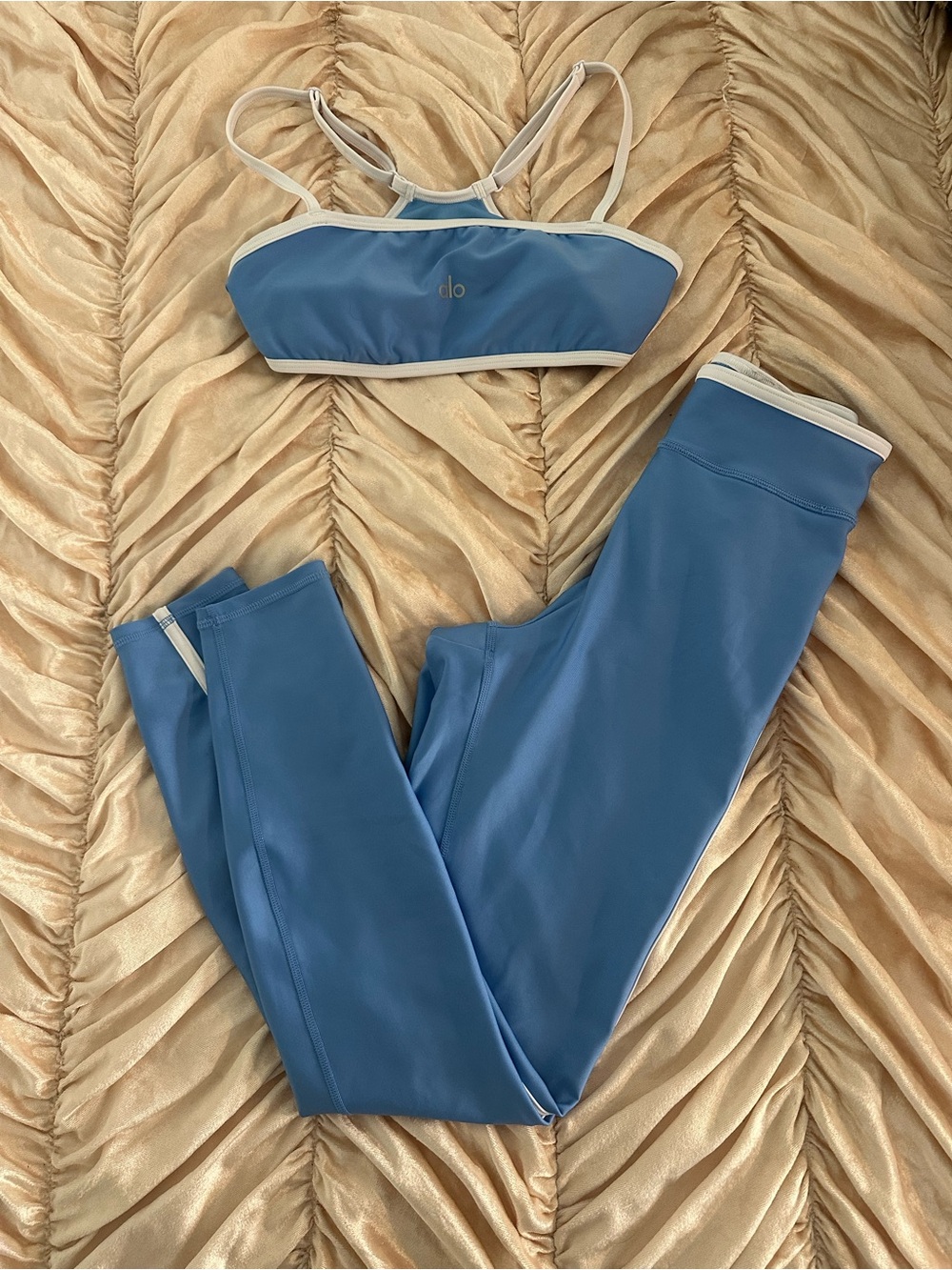 ALO Yoga crystal clear blue charger set
